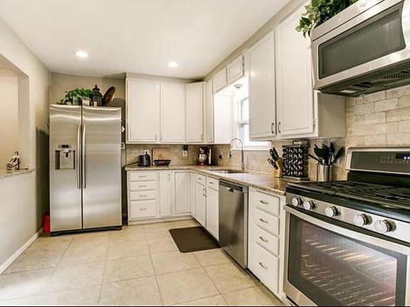 3rd image of 3809 Labadie Dr