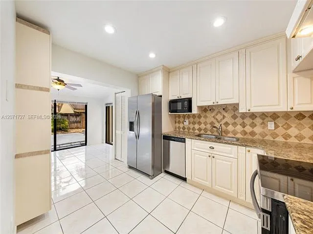5 bed, 3.0 bath, 1480 sqft, $3,875 — Photo 2