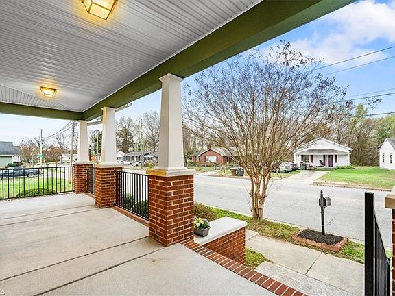 4th image of 2127 McConnell Rd