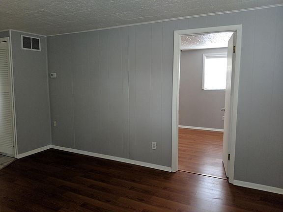 4th image of 549 Margaret Ct
