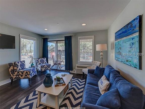 3rd image of 43 Forest Dr APT 201