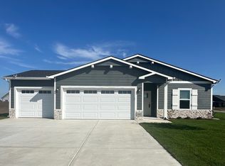 1602 N Topaz Ln, Mulvane, KS 67110