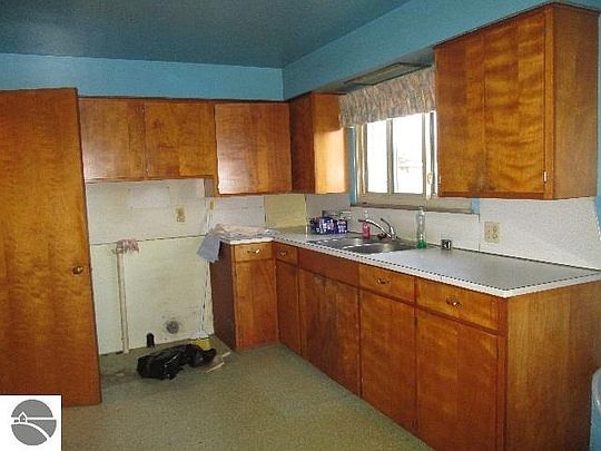 3rd image of 3088 Husted Dr