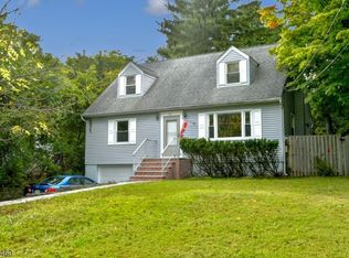 54 E Mahwah Rd, Mahwah, NJ 07430