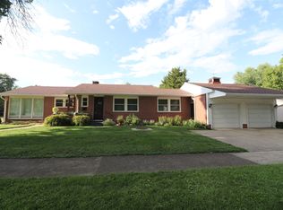 315 W Macon St, Clinton, IL 61727