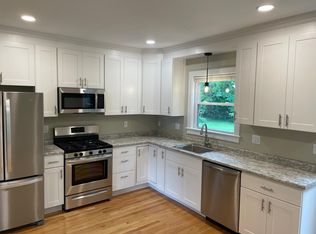 200 Mammoth Rd #2, Lowell, MA 01854
