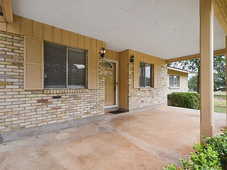 185 Oklahoma Ave — Photo 4