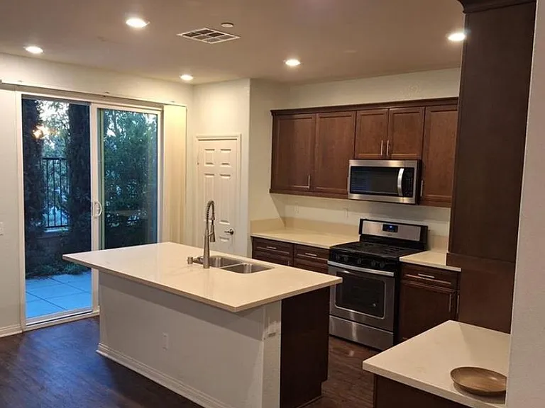 825 Parisa Pl — Photo 3