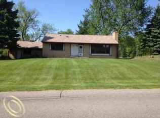 255 Hiram St, Lake Orion, MI