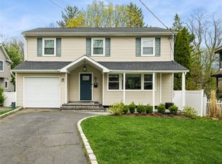 98 Carley Ave, Huntington, NY 11743