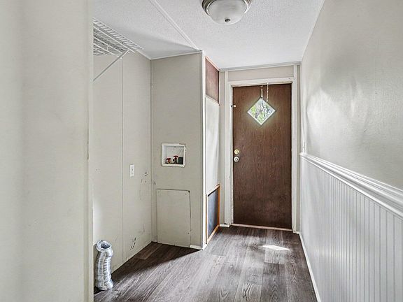 2nd image of 1017 Franks Ln.