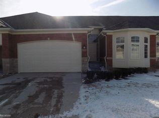 49470 Chapel Hl, Shelby Township, MI 48315