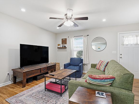 4th image of 1438 Agatha St