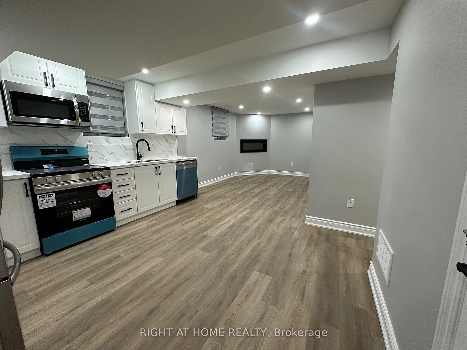 3 bed, $2,000 — Photo 1