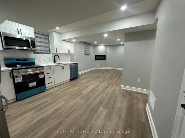 906 Farmstead Dr, Milton, ON L9T 8J5