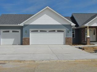 2 Osprey Ct, Pekin, IL