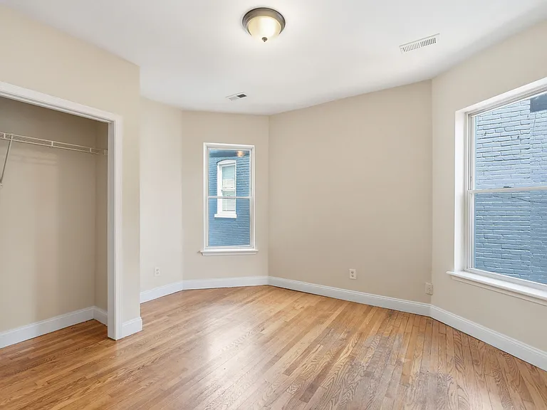 720 Gresham Pl NW — Photo 12