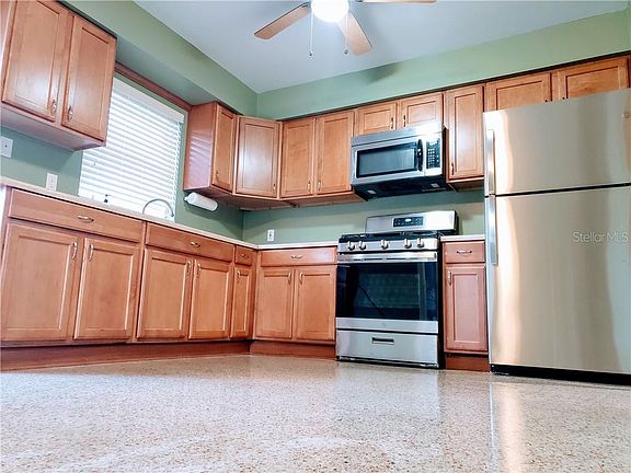 2nd image of 2053 W Astor Pl