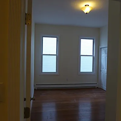 Rented by iList, LLC | media 33