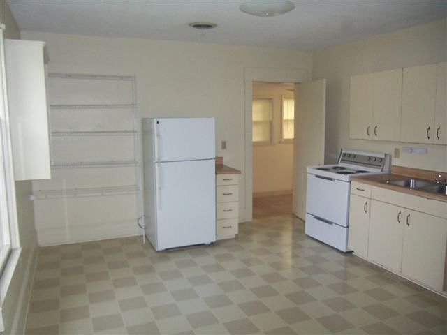 1st image of 400 Lamont St APT 4