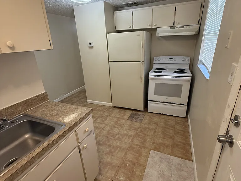 2911 E 33rd Ave #B — Photo 6