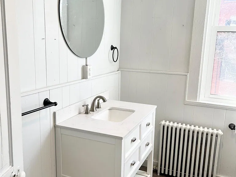 305 E Chestnut St #2 — Photo 6