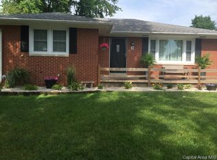 3 Sunnydale Ave, Jacksonville, IL 62650