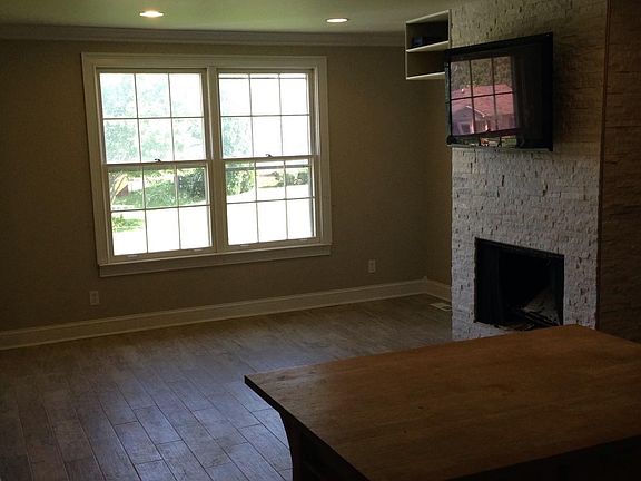 4th image of 206 Marshall Dr