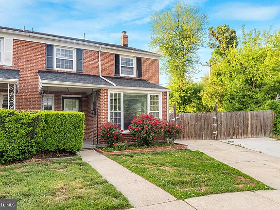 2nd image of 1302 Crownfield Ct