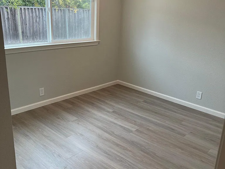 888 Leith Ave — Photo 8
