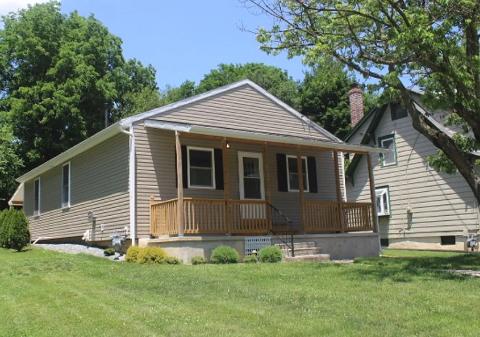 Newly Renovated 3 Bedroom Home — Photo 1