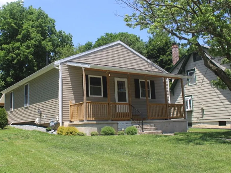 1443 W College Ave