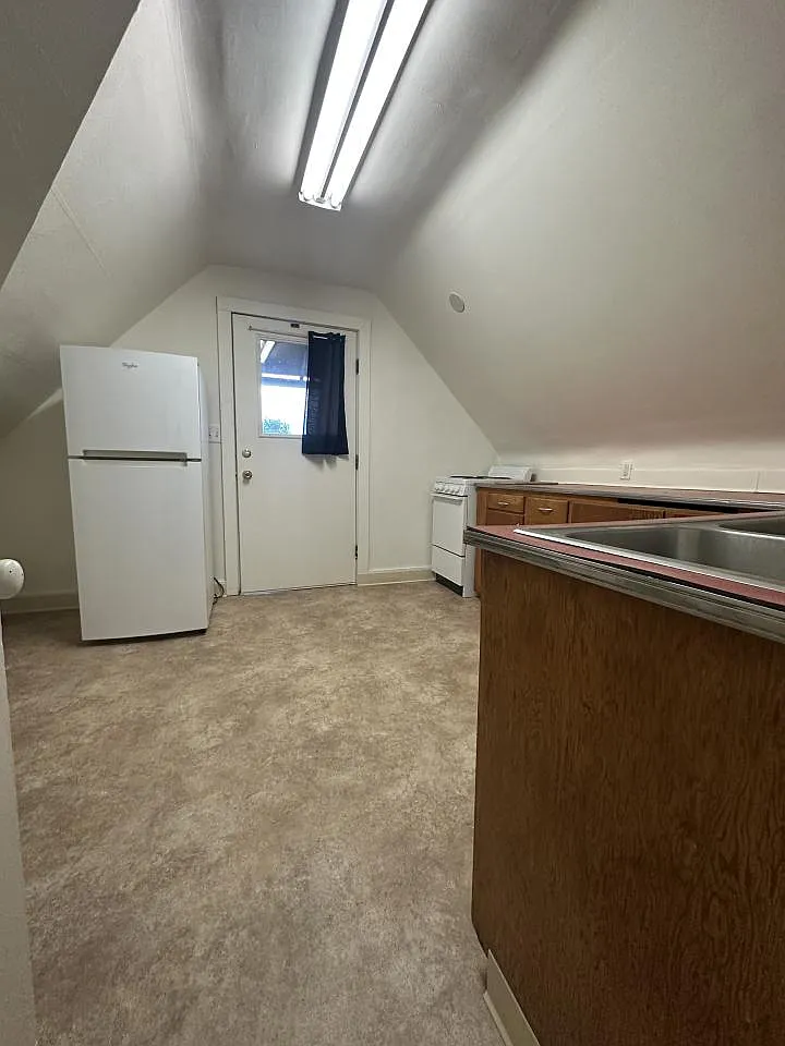 1 bed, 1.0 bath, $725 — Photo 2