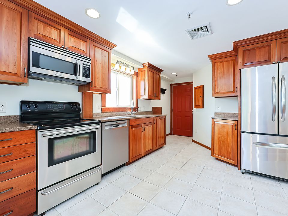 1st image of 24 Glenwood Ave APT 3