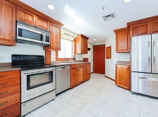 24 Glenwood Ave APT 3, Walpole, MA 02081