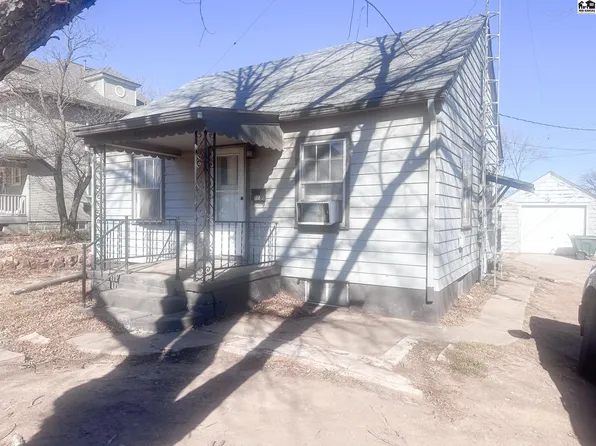 614 W 1st St, Pratt, KS 67124