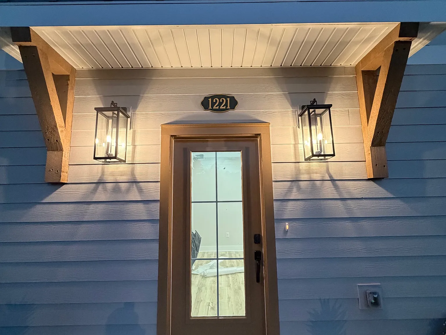 4 bed, 1520 sqft, $2,400 — Photo 1