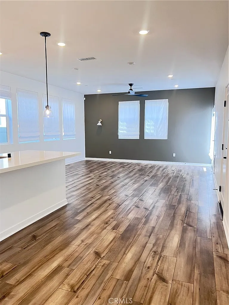 3 bed, 2.5 bath, 1816 sqft, $3,900 — Photo 4