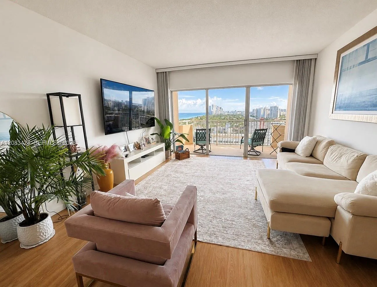 Hemispheres Condo — Photo 3