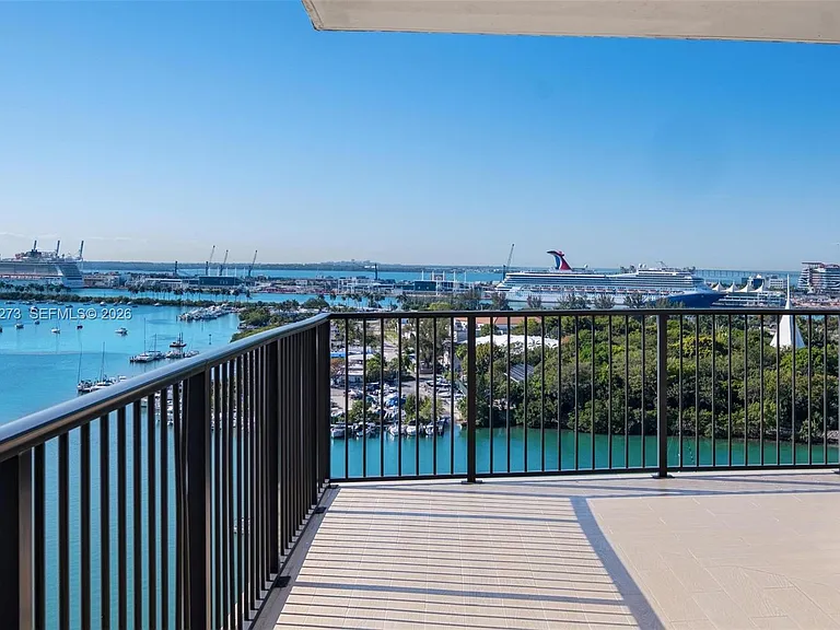 1000 Venetian Way #1501 — Photo 74
