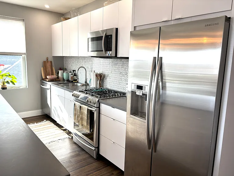 408 E 8th St #3 — Photo 7