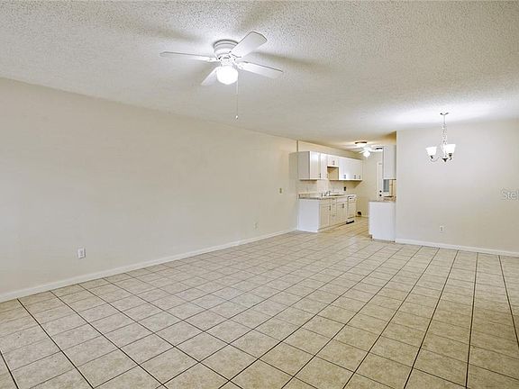 4th image of 300 W Rosewood Ln