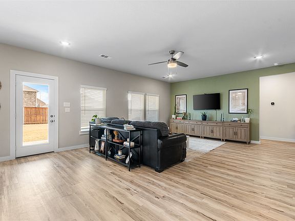3rd image of 797 Vineyard Way
