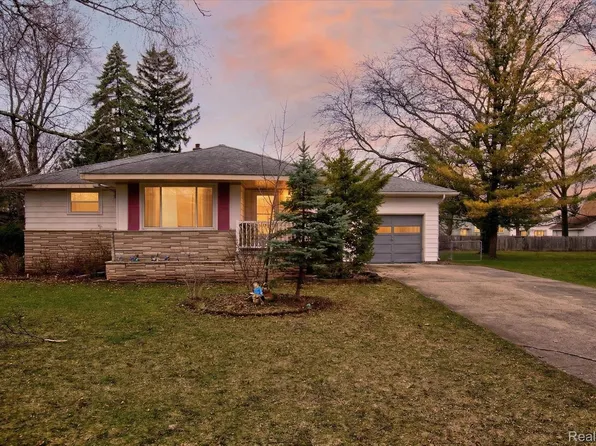 212 S Grove St, Standish, MI 48658