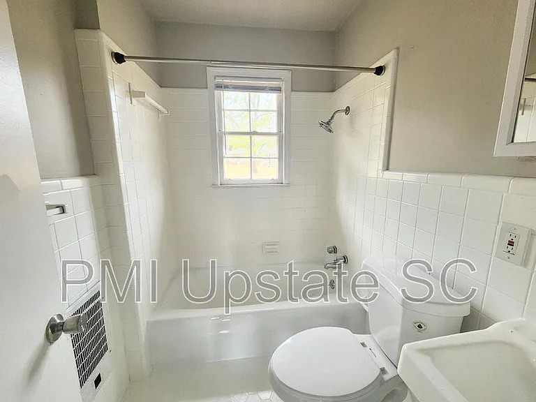 103A Looneybrook Dr — Photo 4