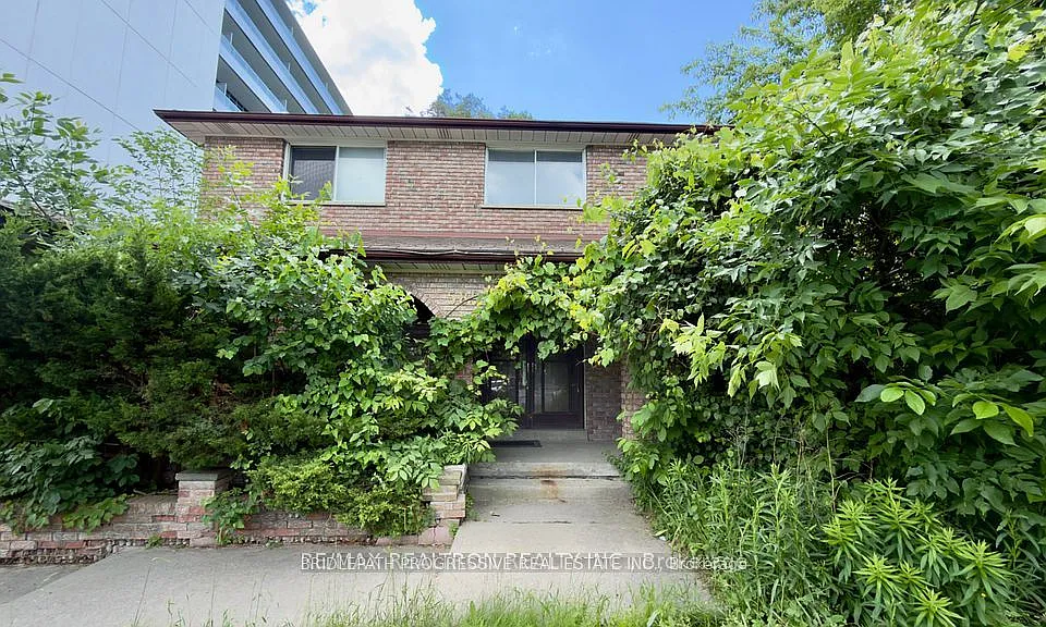 589 Sheppard Ave E