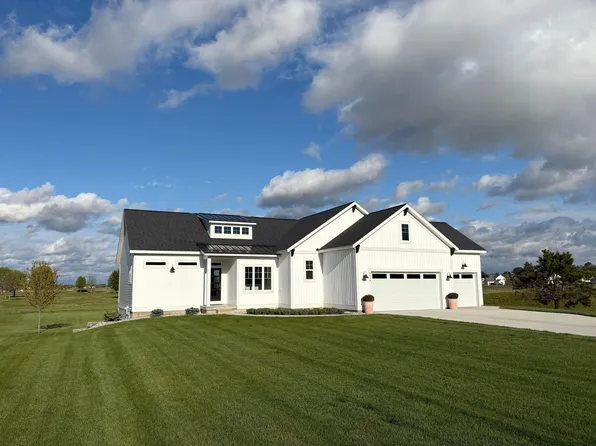 4616 Harkemas Creek Dr, Holland, MI 49424