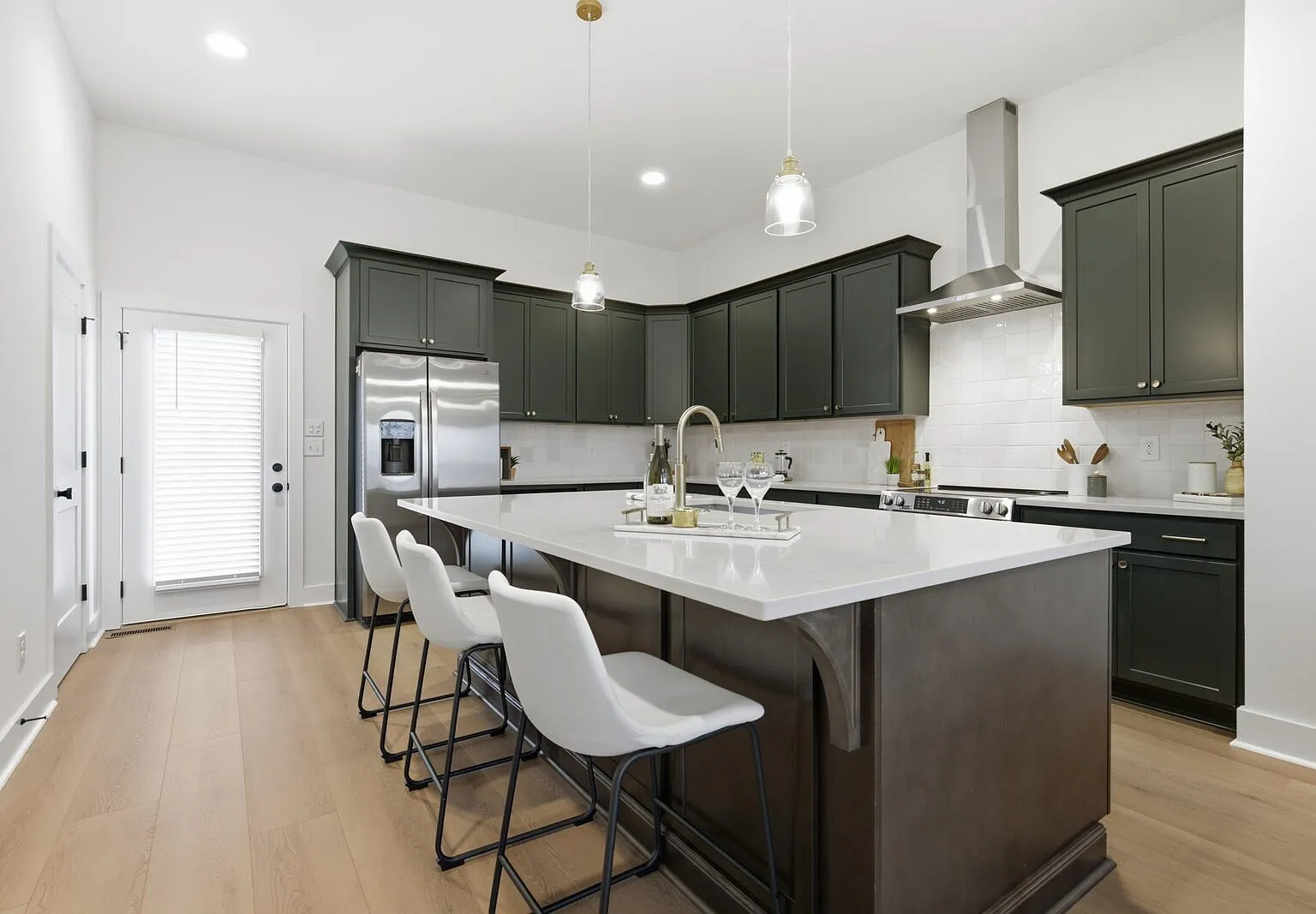 4 bed, 3.5 bath, 2825 sqft, $2,800 — Photo 1