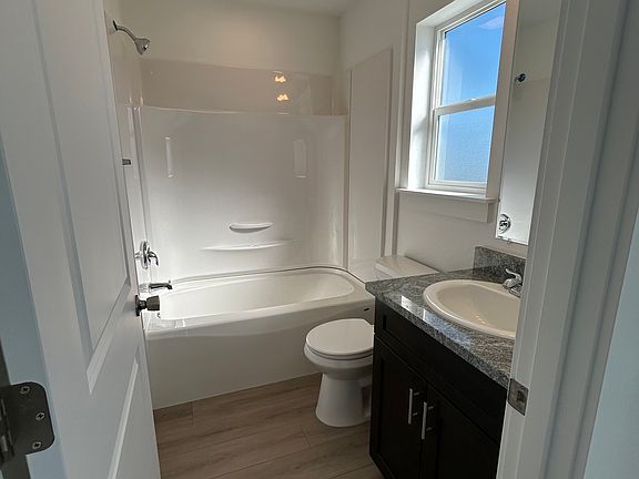 4th image of 1770 McFarland Ave #B