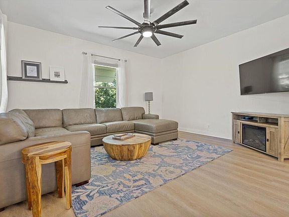 4th image of 5125 Winters Ln